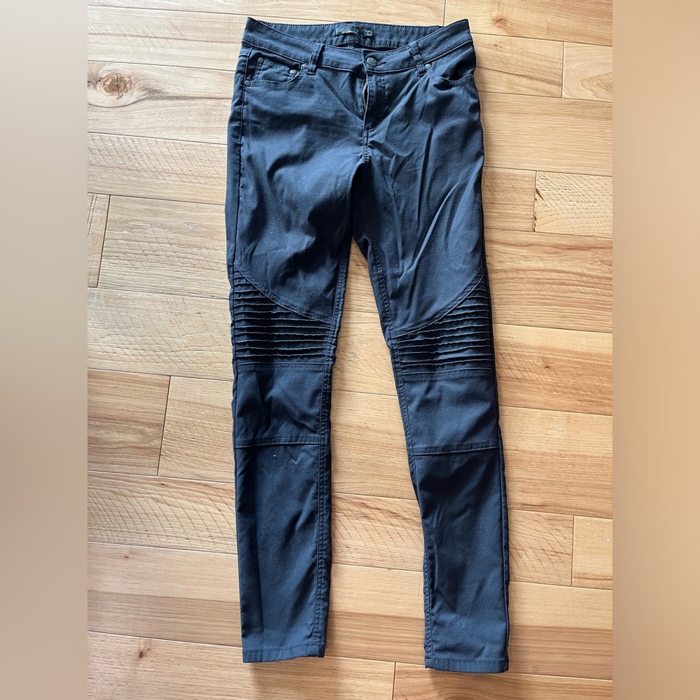 Prana Black Skinny Jeans with Sleek Design